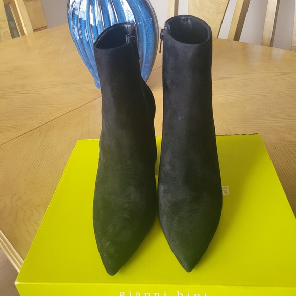 Ladies Booties - Picture 2 of 3